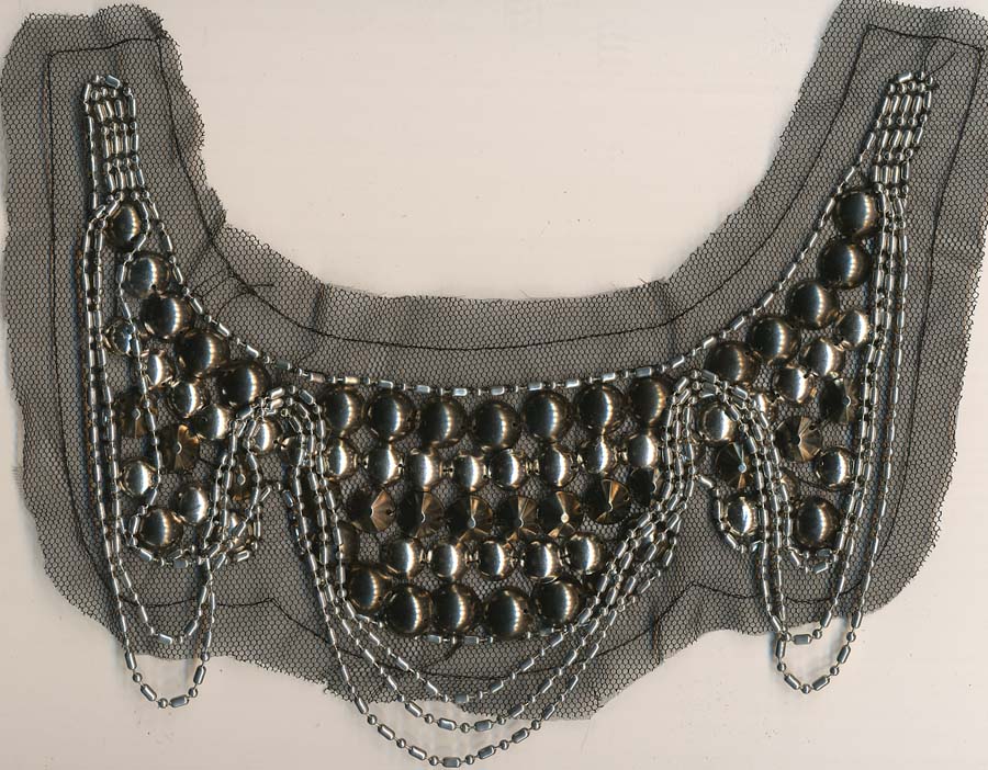 7+3/4" X 4" Nailhead Head And Chain Collar-Silver/Gunmetal On Black Mesh