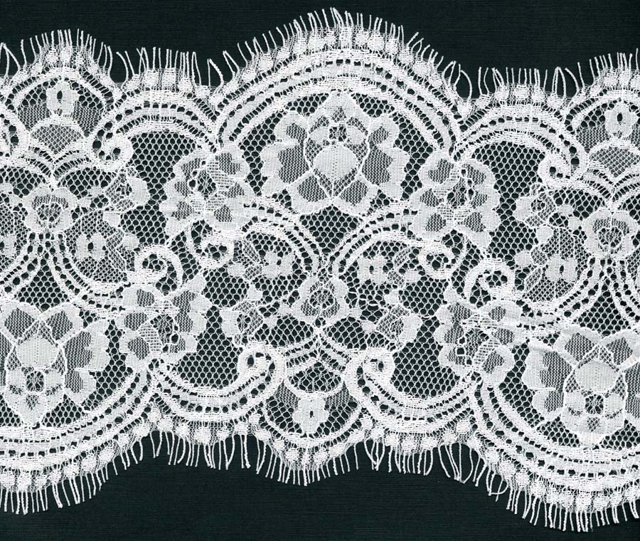 7" Floral Double Scallop Lace-White<>Chantilly / Eyelash Lace