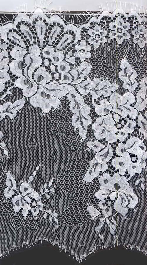 9.5" Floral Single Scallop Lace-White<>Chantilly / Eyelash Lace